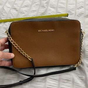 Michael Kors Crossbody - Black & Tan Leather w/Gold Hardware & Chain